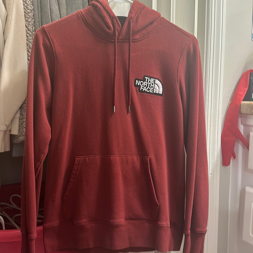Women’s maroon xs north face hoodie